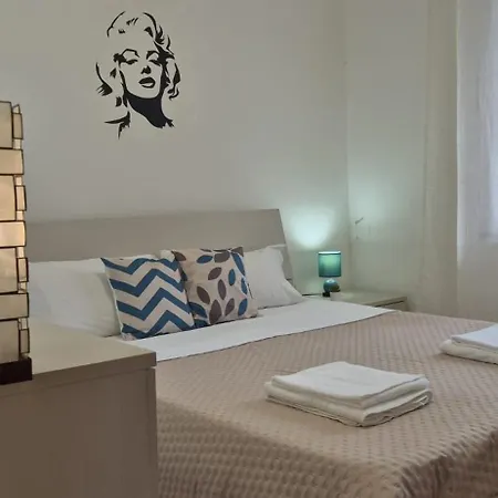 Luce * 圣玛丽亚纳瓦雷